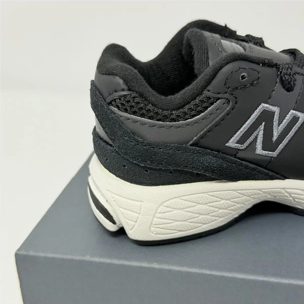 New Balance shoes - New Balance 2002R - Black (UPC: 0196941345079) 8