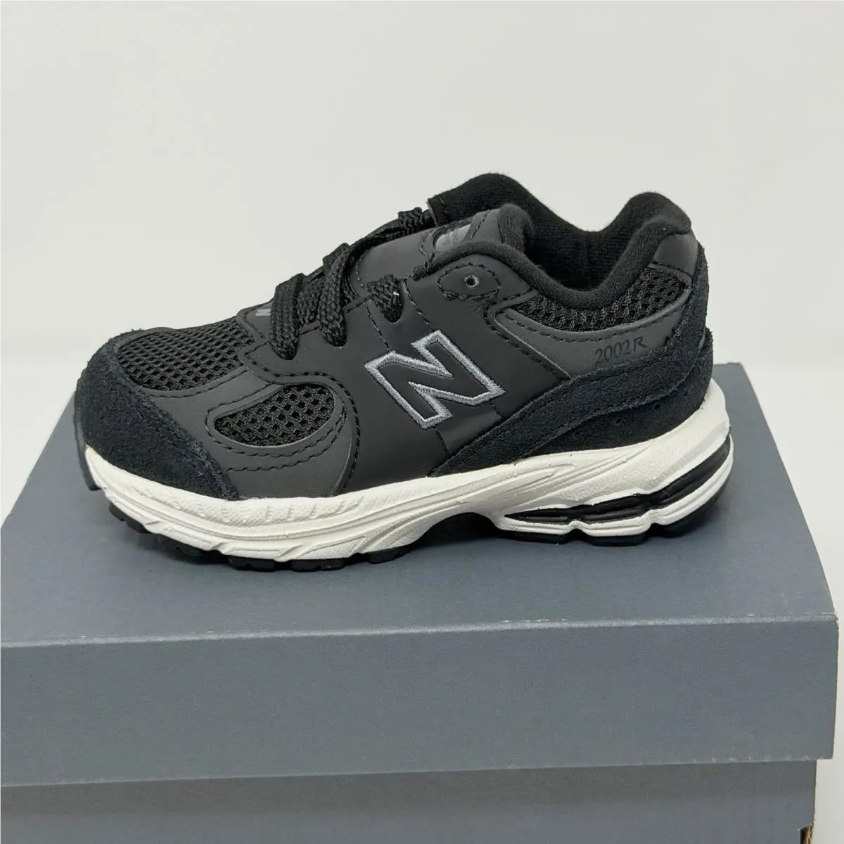 New Balance shoes - New Balance 2002R - Black (UPC: 0196941345079) 1