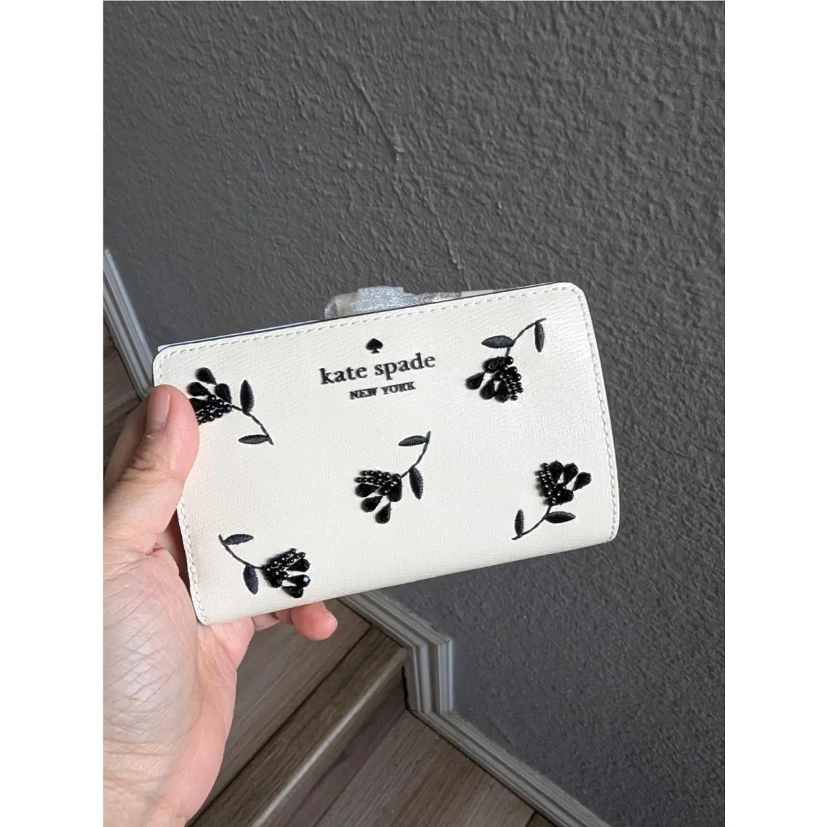 Kate Spade KN749 Floral Medium Bifold Wallet In Meringue