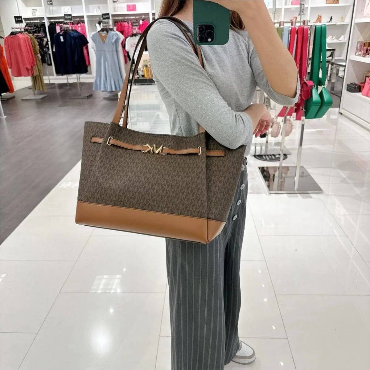 Michael Kors 35S3G6RT3B Reed Large Logo Tote Bag IN Brown