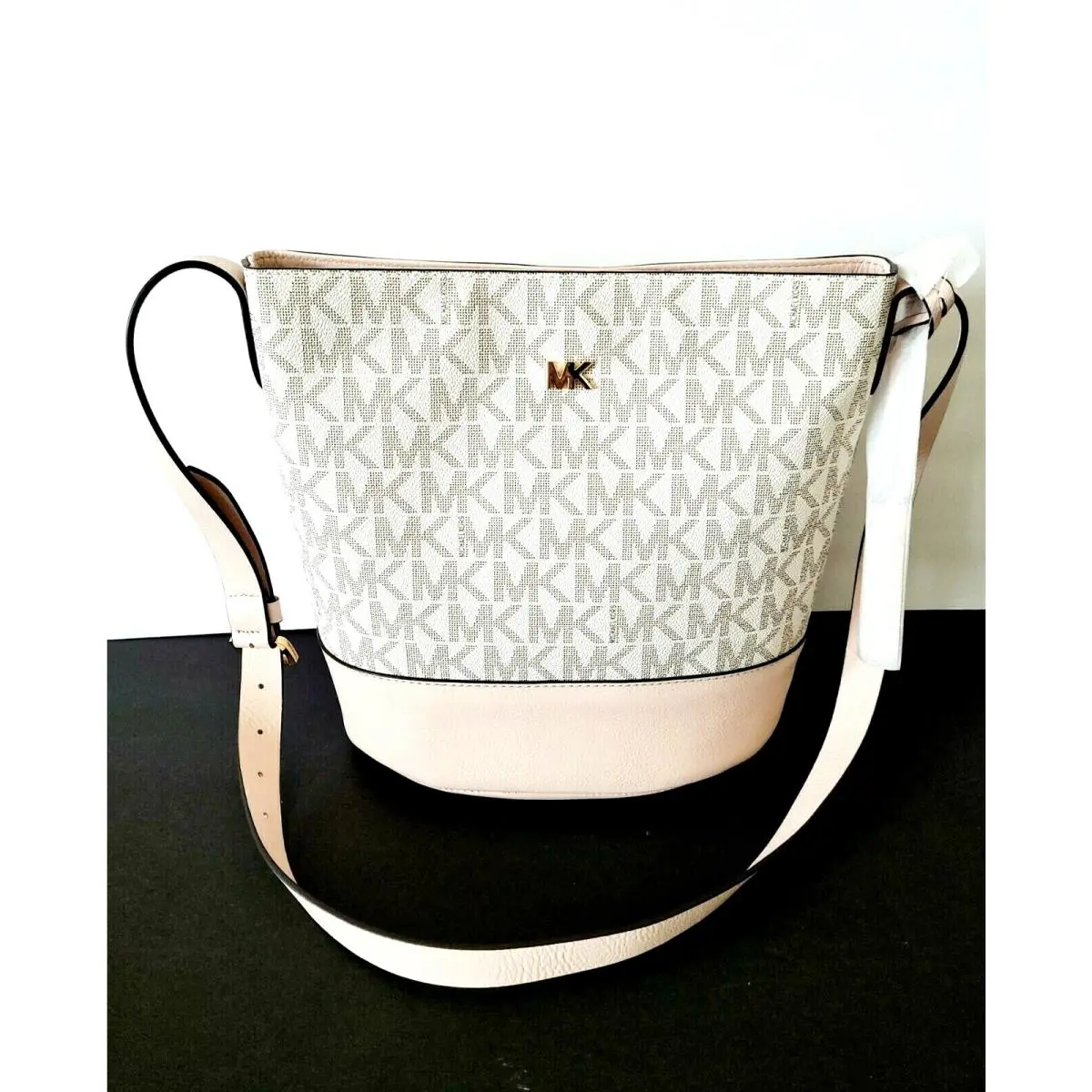 Michael Kors Willie Sig Med Bucket Shoulder Crossbody Powder Blush/vanilla