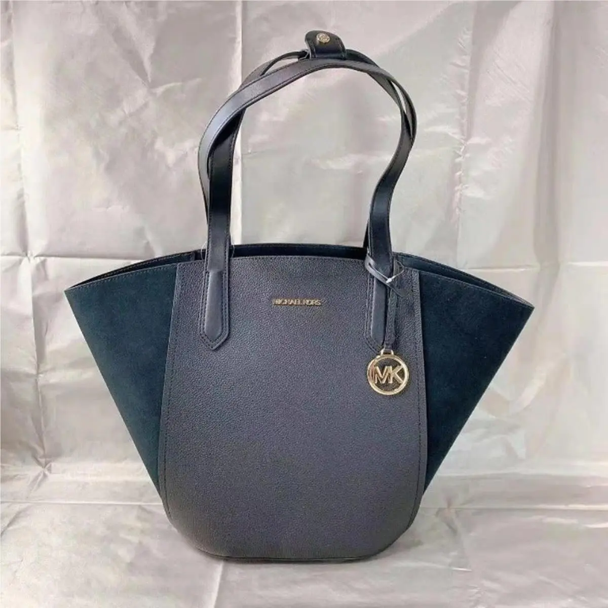 Michael Kors 35F1GPAT3S Portia Large Bucket Bag In Black