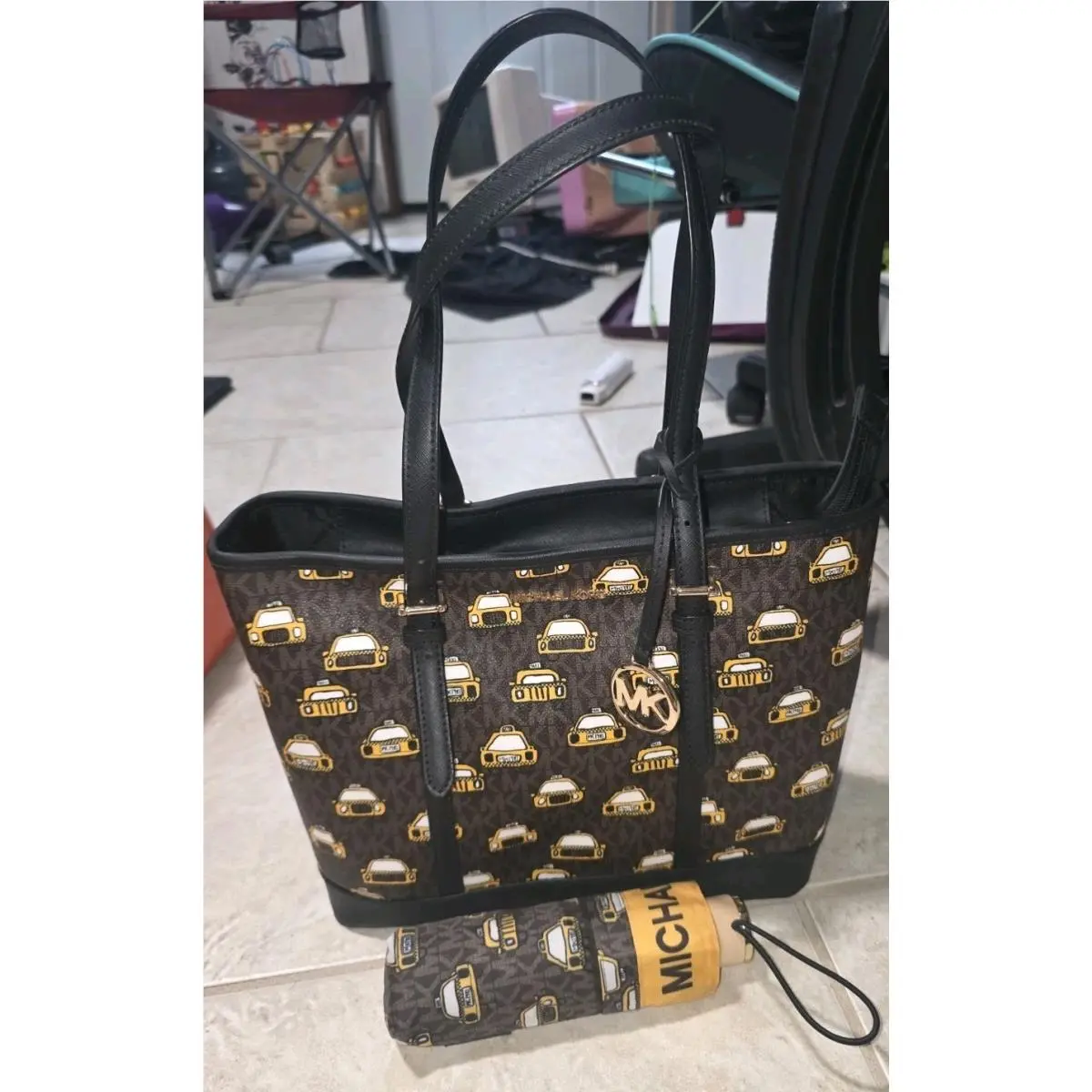 Jet Set Travel Medium Carryall Tote Shoulder Bag by Michael Kors
