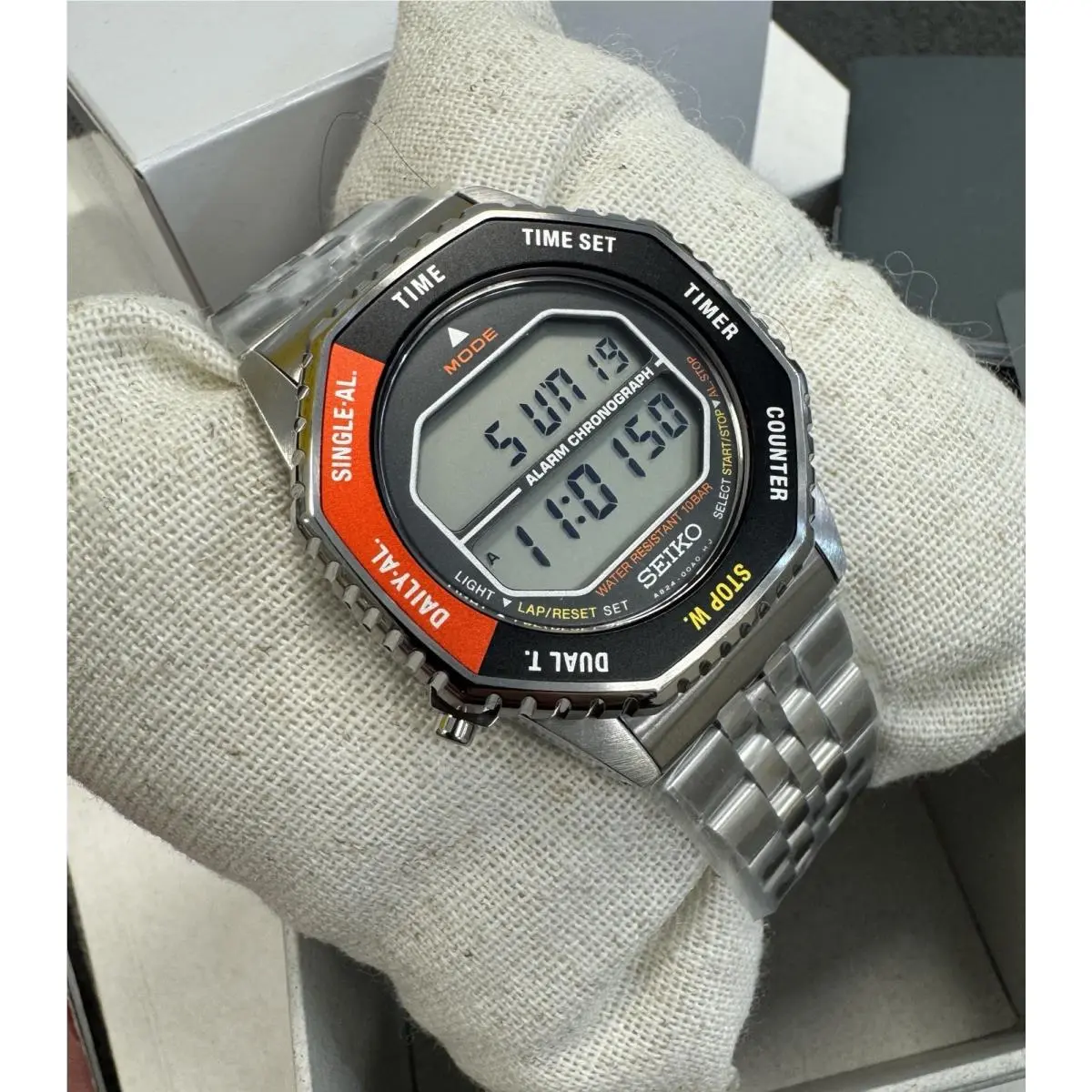 Seiko Rotocall Quartz Chronograph Digital Dial Men`s Watch SMGG19 - Dial: White, Band: Silver, Bezel: Two-tone, Red And Black