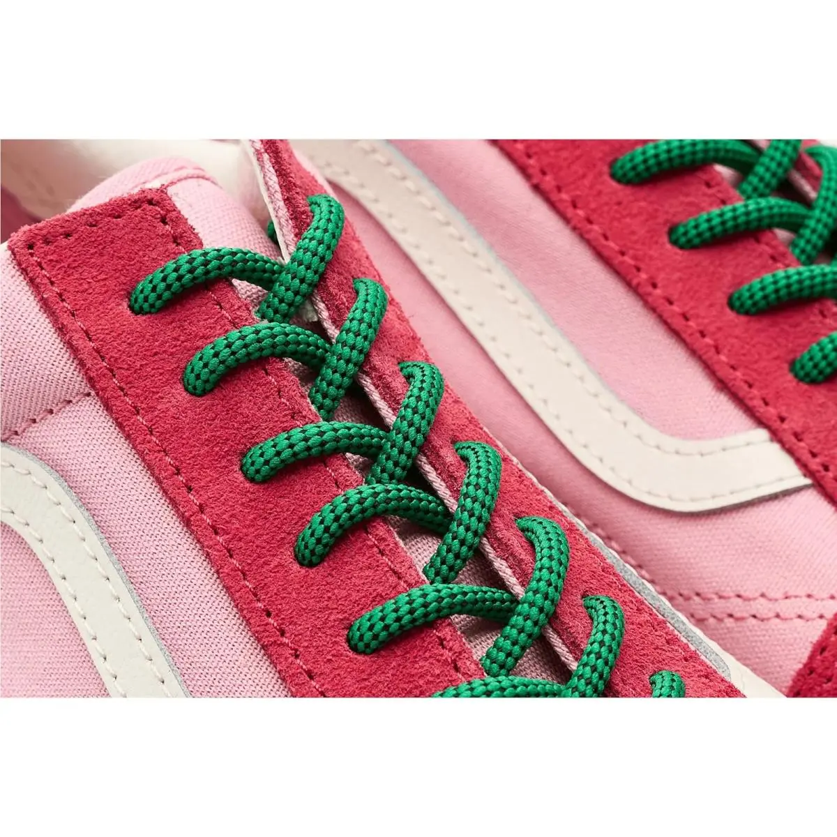 Vans shoes - Floral Embroidery Black/Pink 18