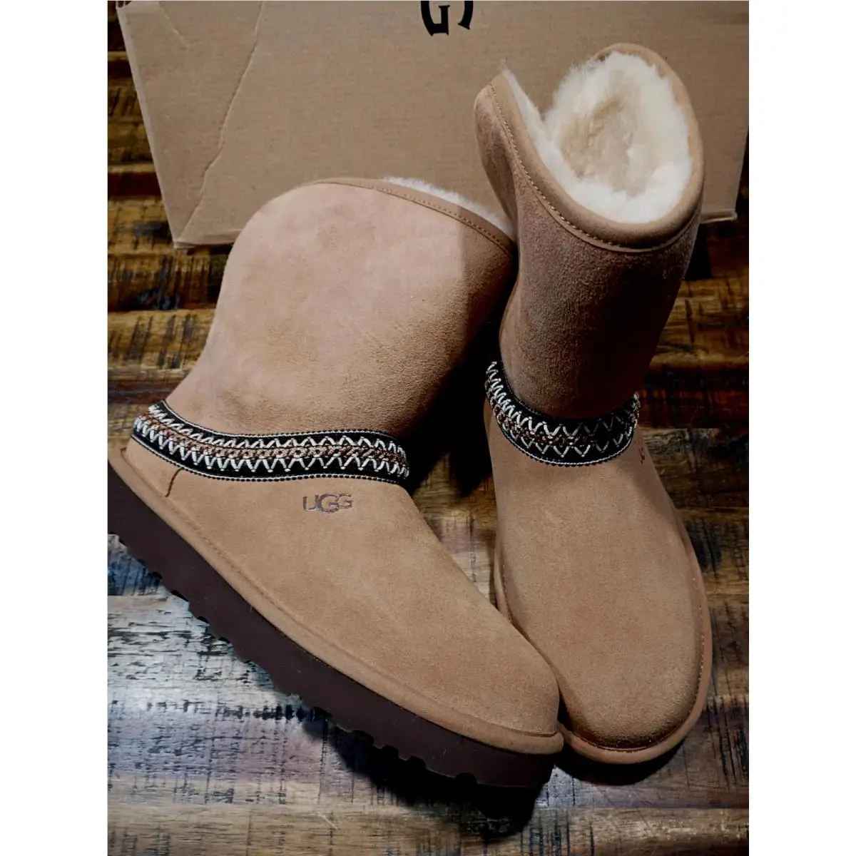 UGG shoes - Classic Short Crescent - Classic Short Crescent - Chestnut 2