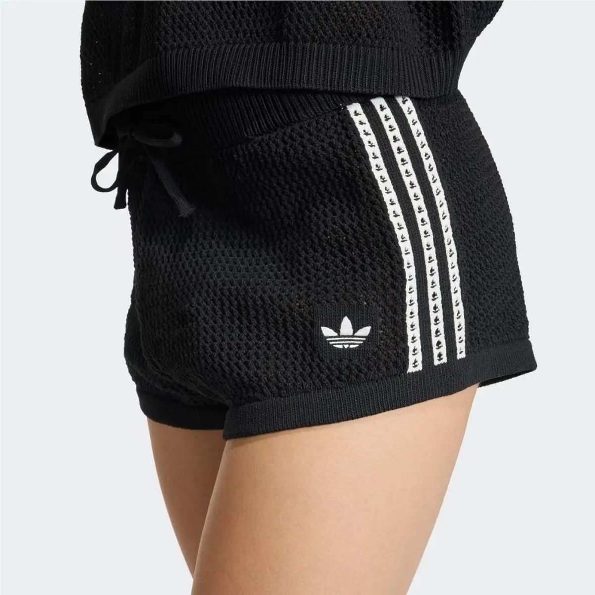 Adidas Women`s Oiginals Knitted Crochet Shorts KC6478