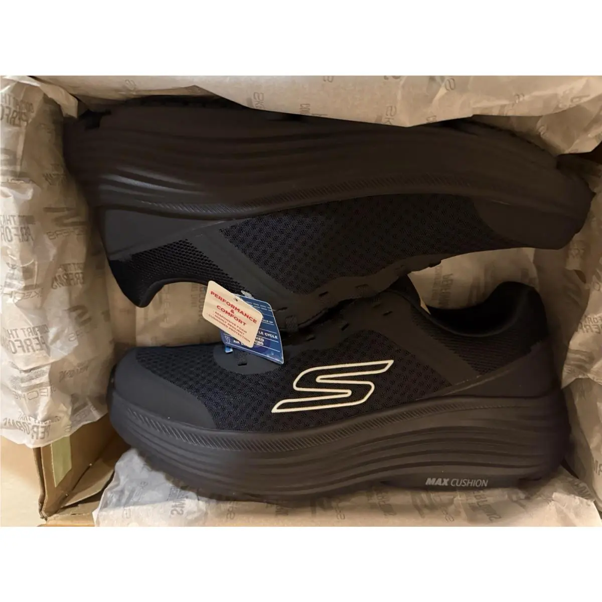 Skechers shoes - MAX CUSHIONING ENDEAVOUR - MAX CUSHIONING ENDEAVOUR - 220613 - Black 0