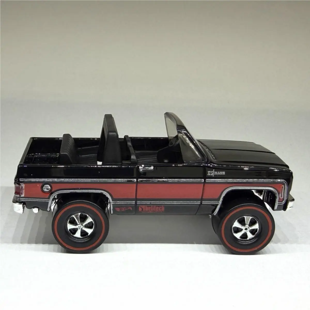 Hot Wheels Custom Made ‘75 Chevy Blazer Redline Diecast Truck