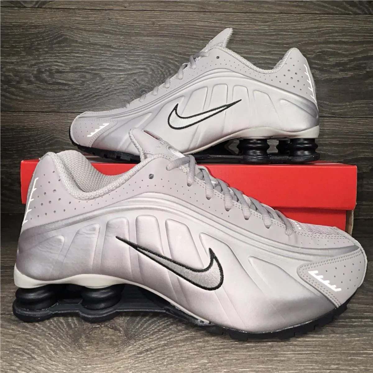 Nike Men`s Shox R4 2025 Retro OG Gray Athletic Casual Shoes Sneakers Trainers