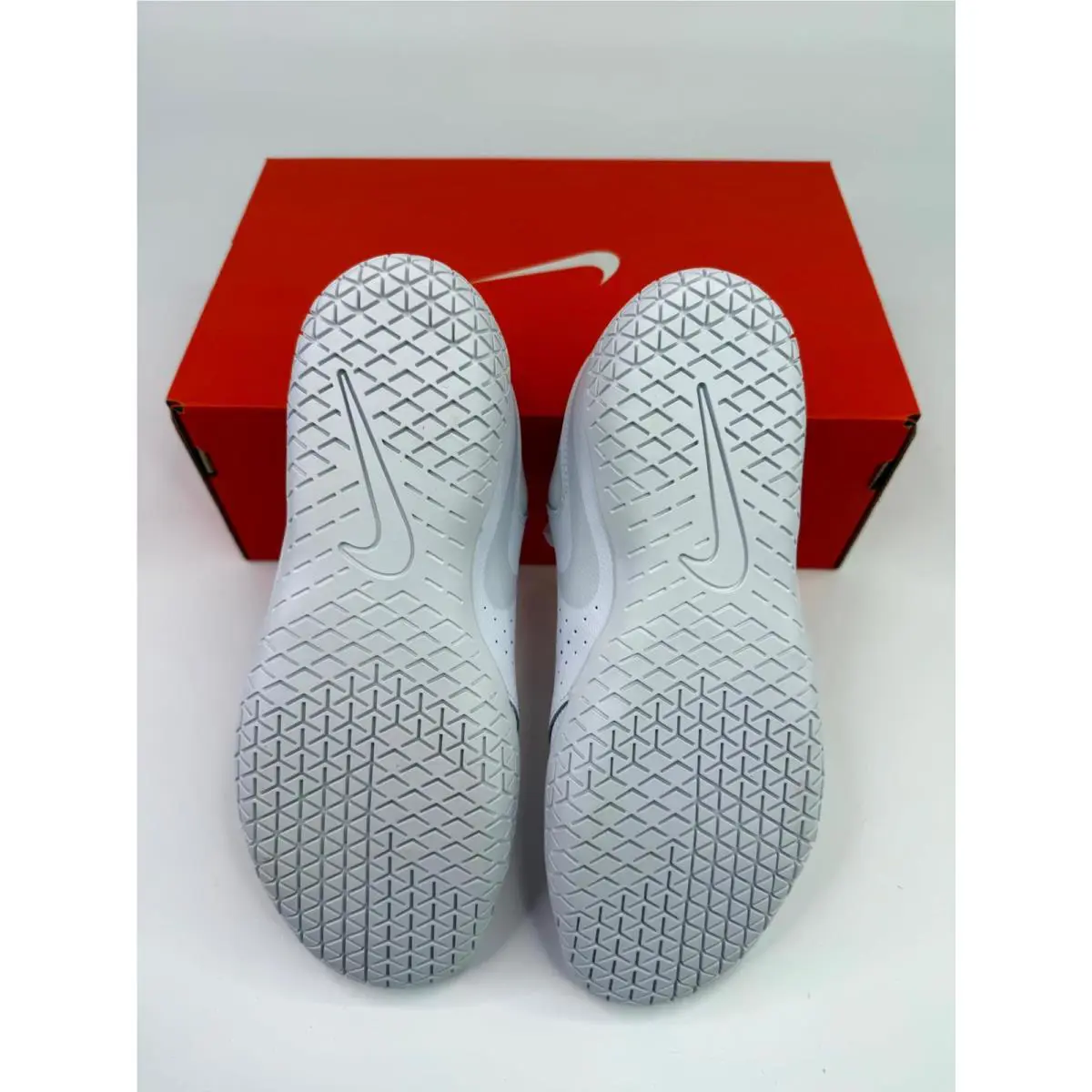 Nike shoes - Nike Cheer Sideline - Cheer Sideline - 943790-100 - White 11