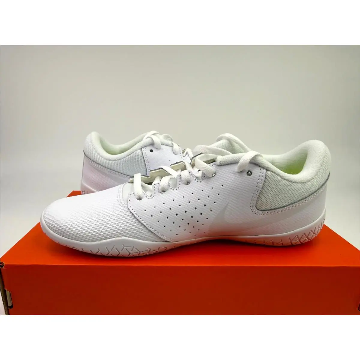 Nike shoes - Nike Cheer Sideline - Cheer Sideline - 943790-100 - White 10