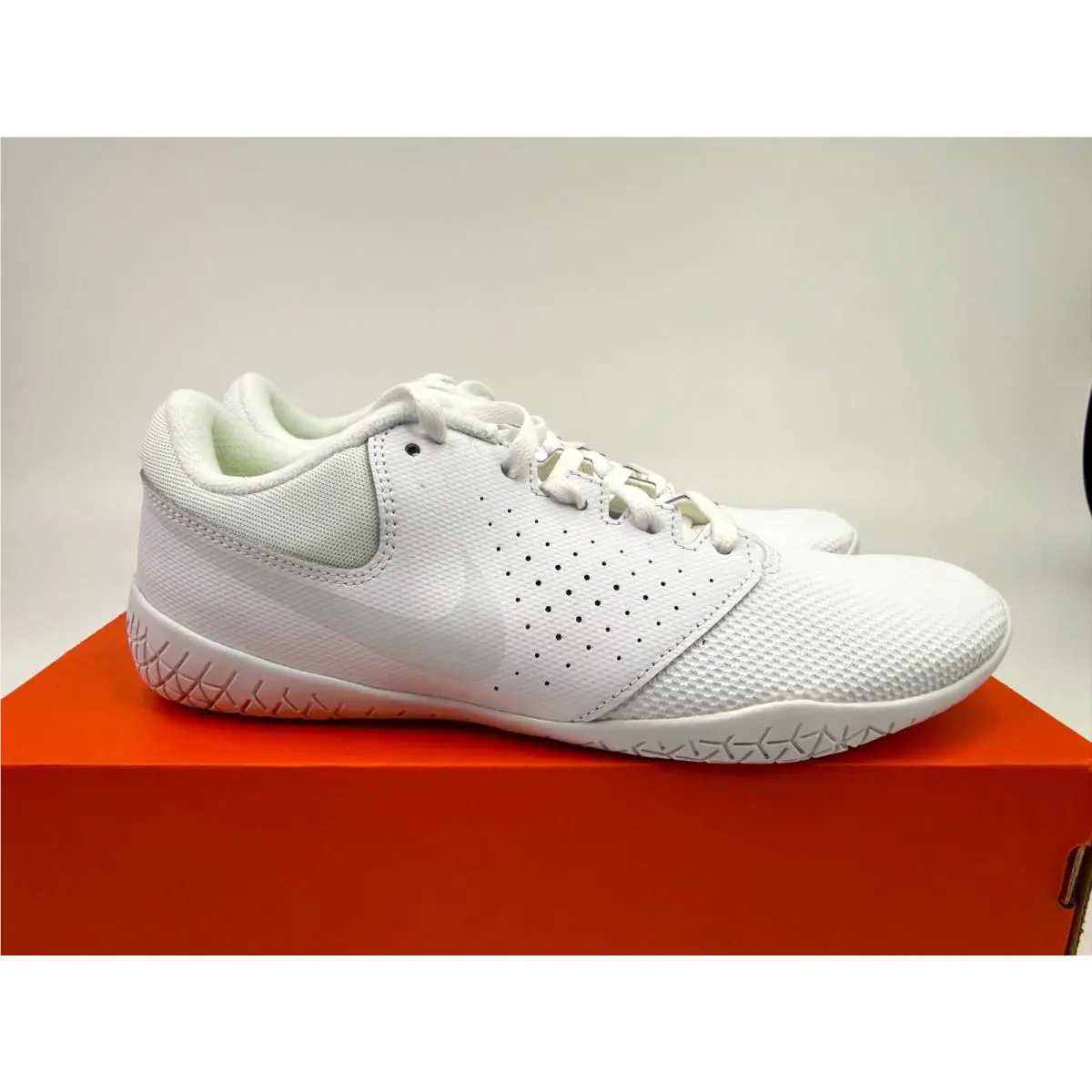 Nike shoes - Nike Cheer Sideline - Cheer Sideline - 943790-100 - White 4