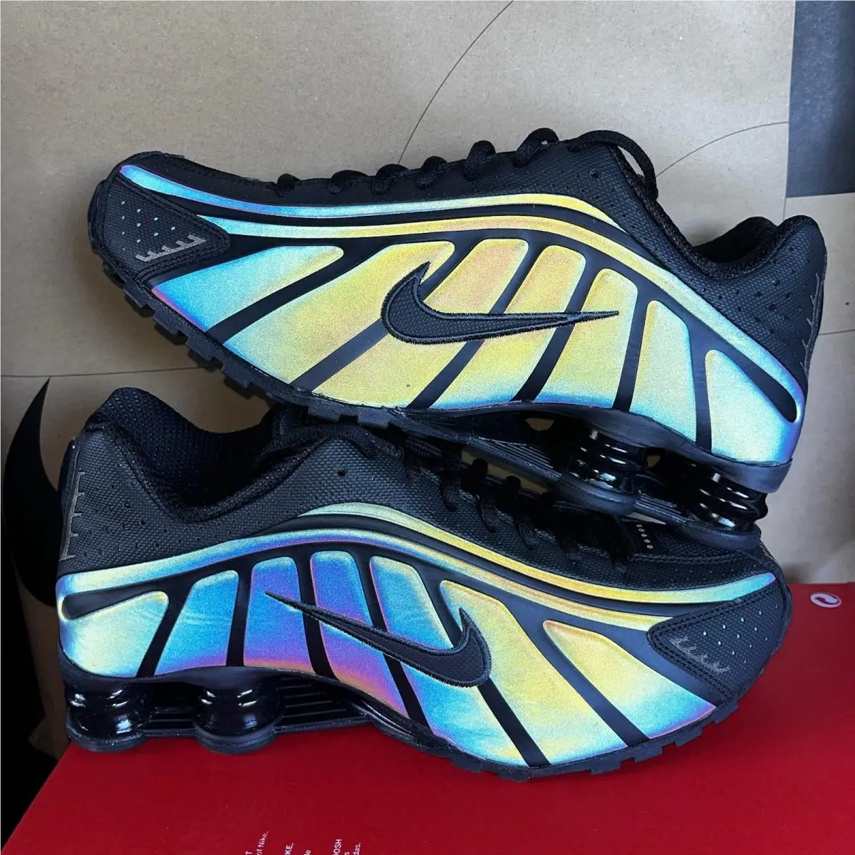 Shox R4 SE Black Seaweed Iridescent Nby IM6596-001 Men`s Size 10.5 by Nike