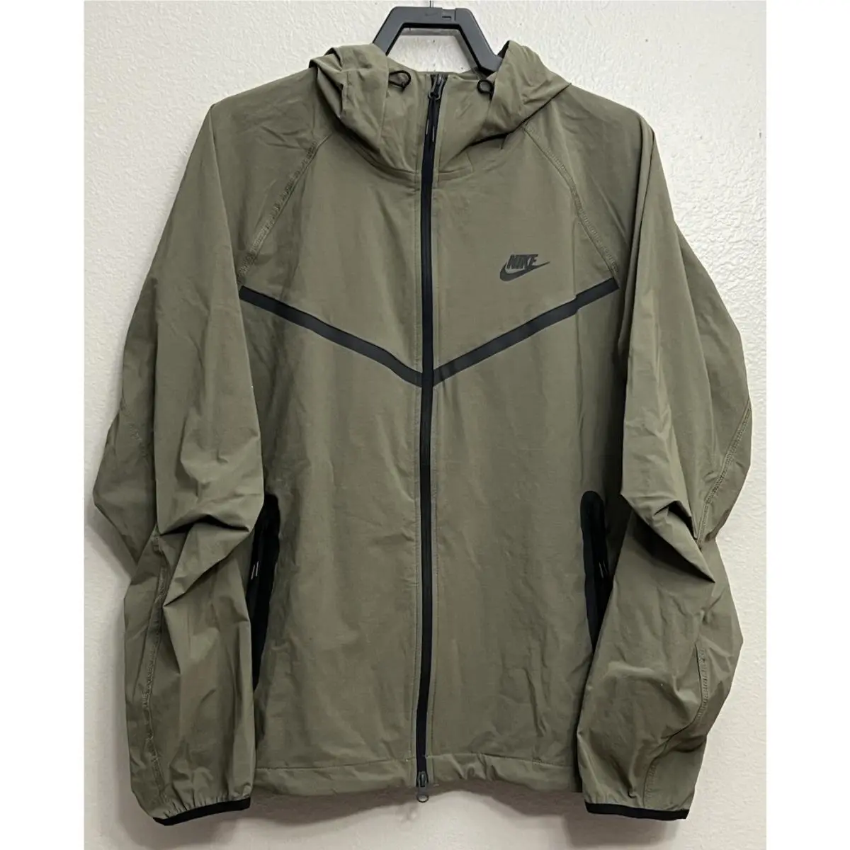 Nike Tech Woven Full Zip Windbreaker Jacket Mens Size Medium HM7151 223 M