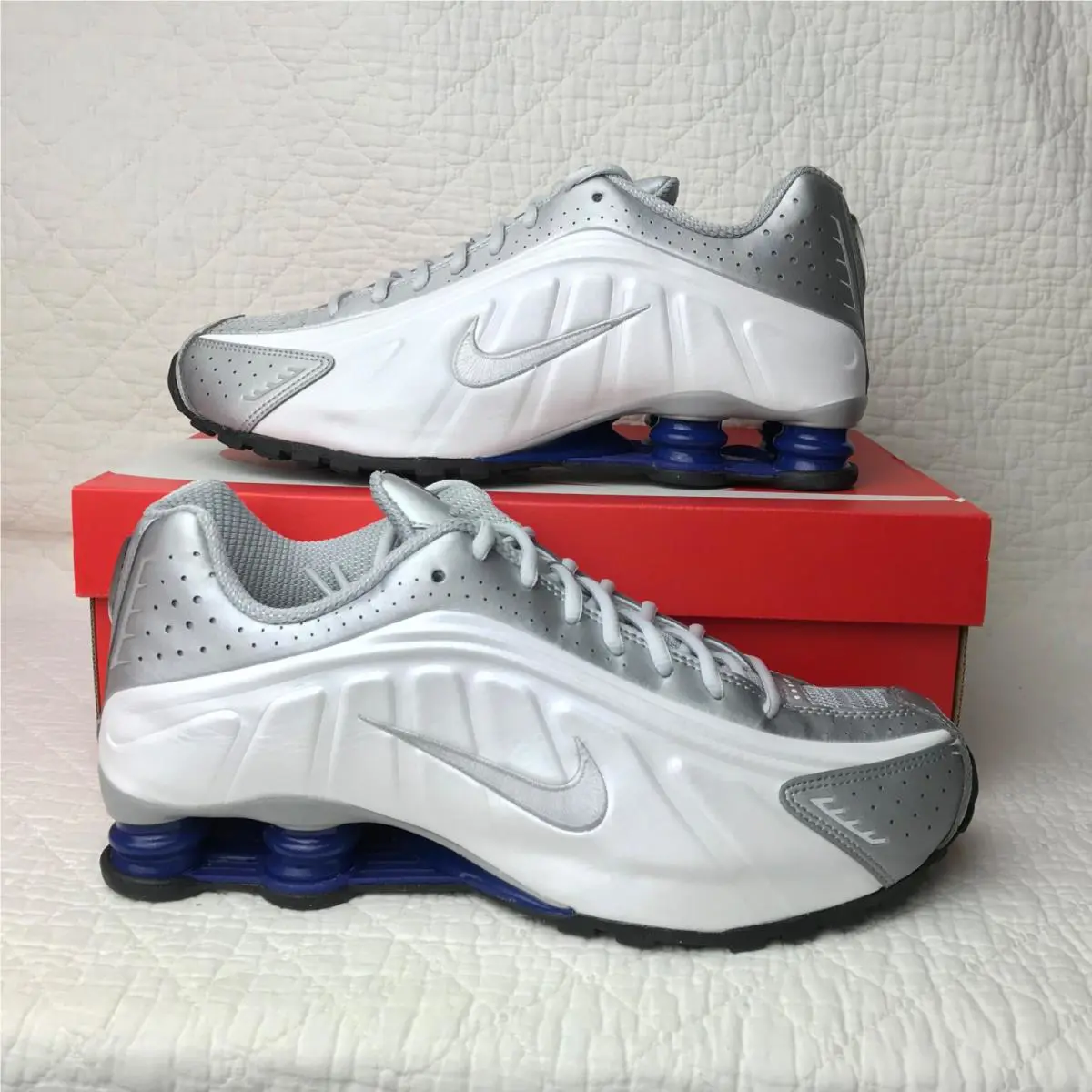 Nike shoes - Nike Shox R4 - Shox - HQ1988-102 - White 0