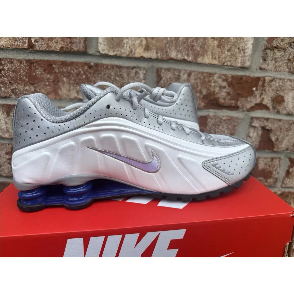Nike shoes - Nike Shox R4 - Shox - HQ1988-102 - White 0