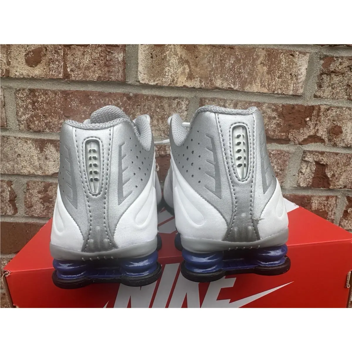 Nike shoes - Nike Shox R4 - Shox - HQ1988-102 - White 2