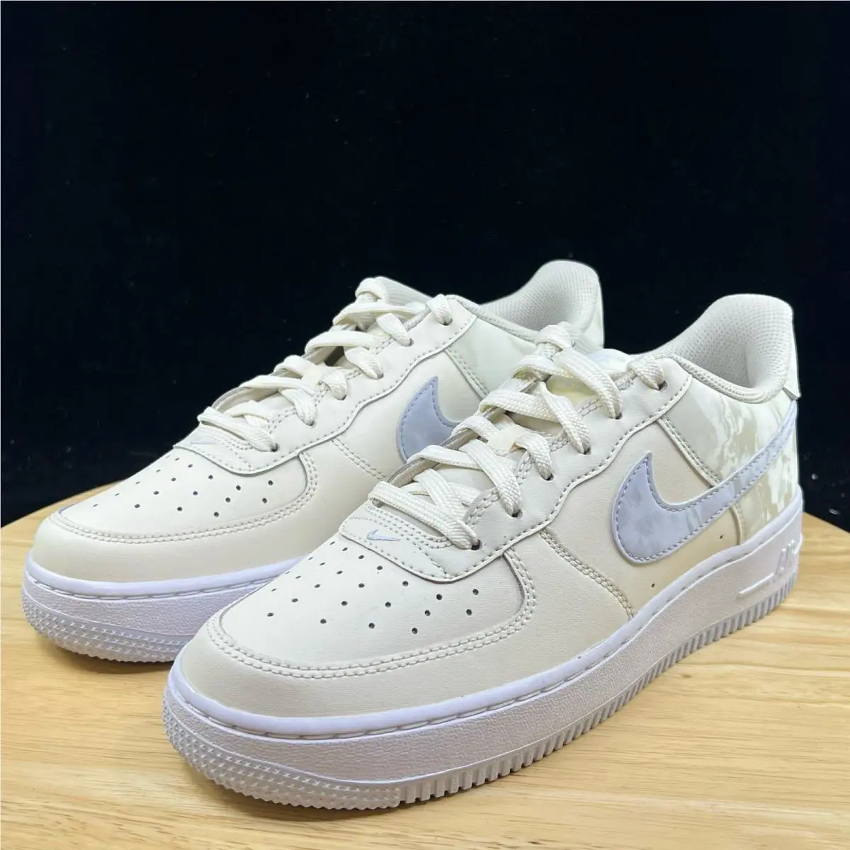 Nike shoes - Cream 0