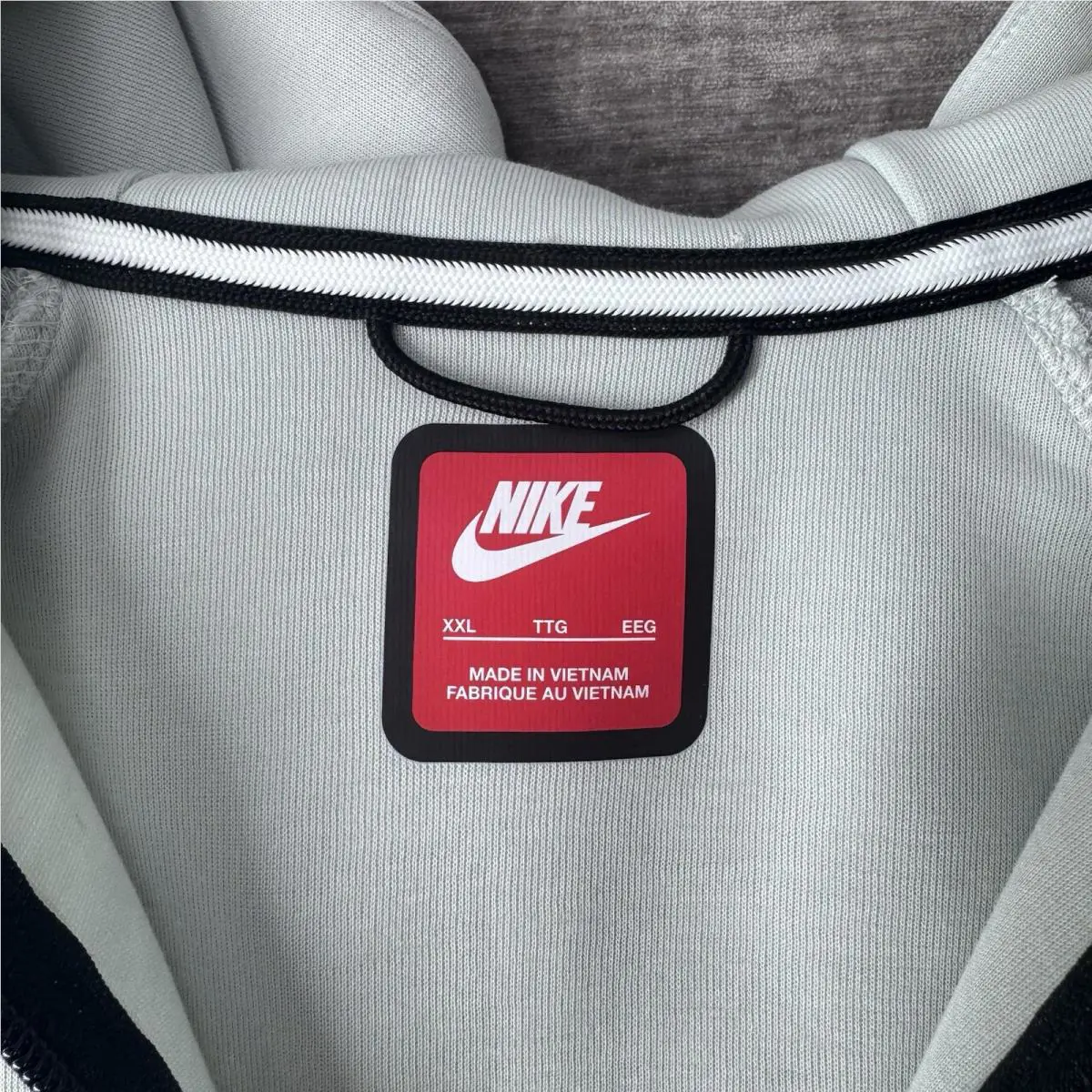 Nike clothing - Lt Silver/Lt Smoke Grey-Black (UPC: 198484427564) 1
