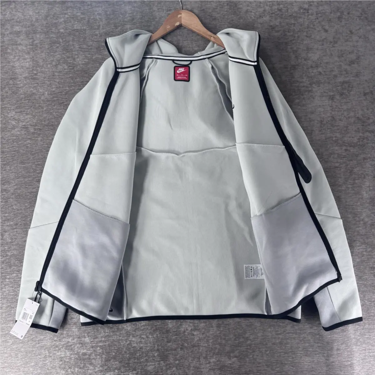 Nike clothing - Lt Silver/Lt Smoke Grey-Black (UPC: 198484427564) 2