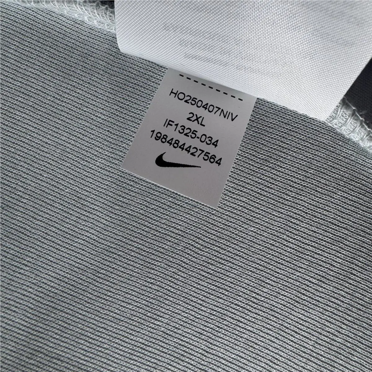 Nike clothing - Lt Silver/Lt Smoke Grey-Black (UPC: 198484427564) 4