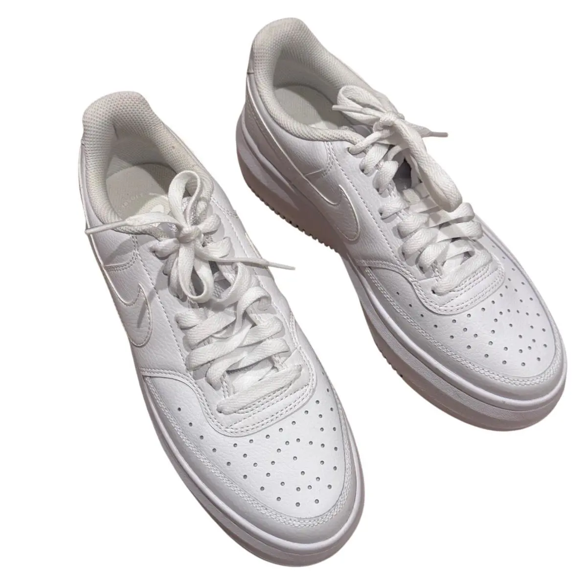Nike shoes - White 3