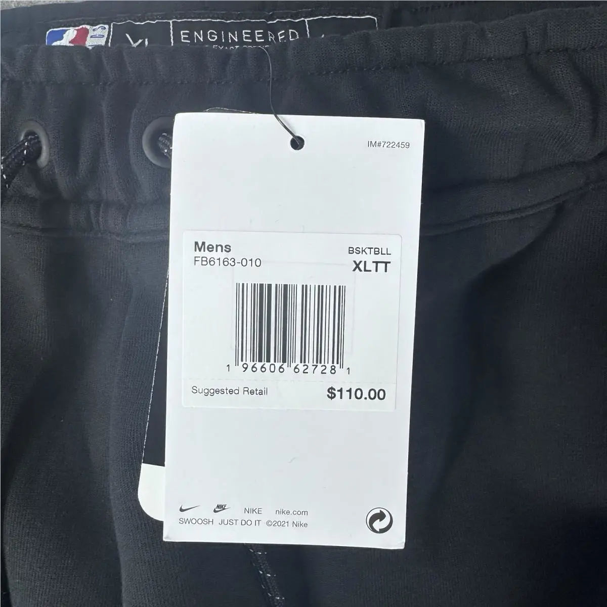 Nike clothing - Black (UPC: 0196606627281) 0