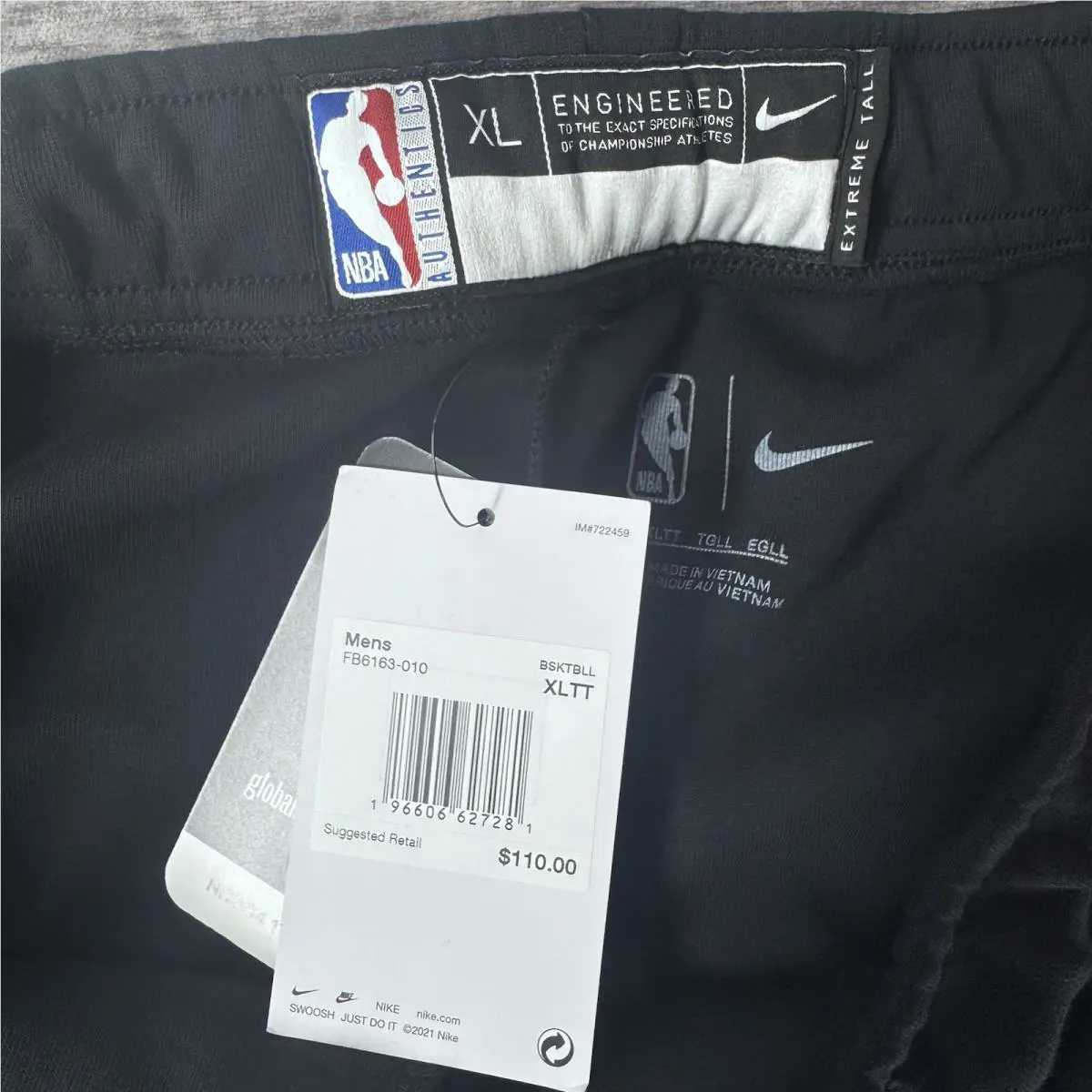 Nike clothing - Black (UPC: 0196606627281) 1