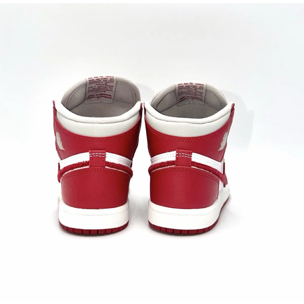 Nike shoes - AIR JORDAN 1 High Retro - White 3