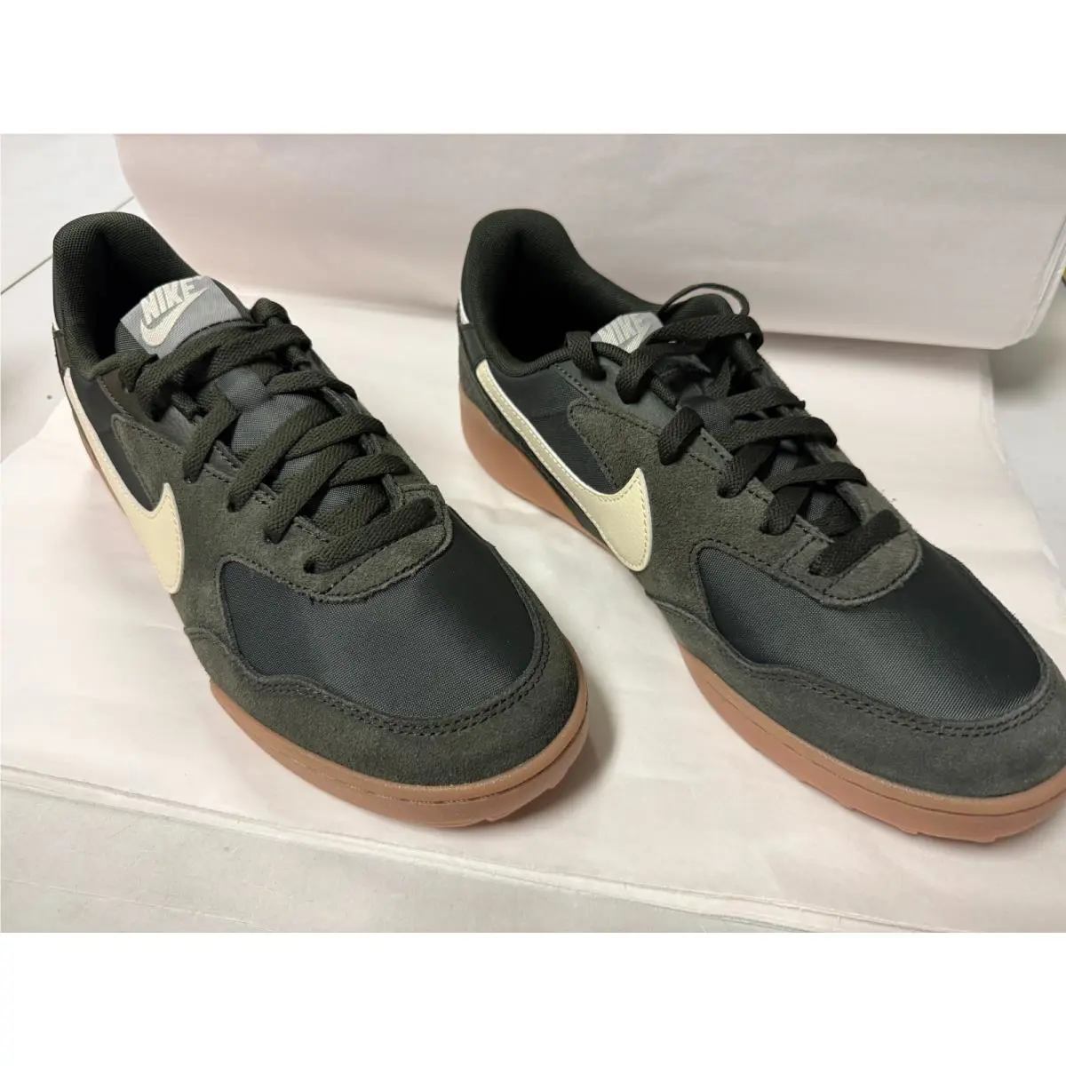 Nike shoes - Green (UPC: 198481874941) 0