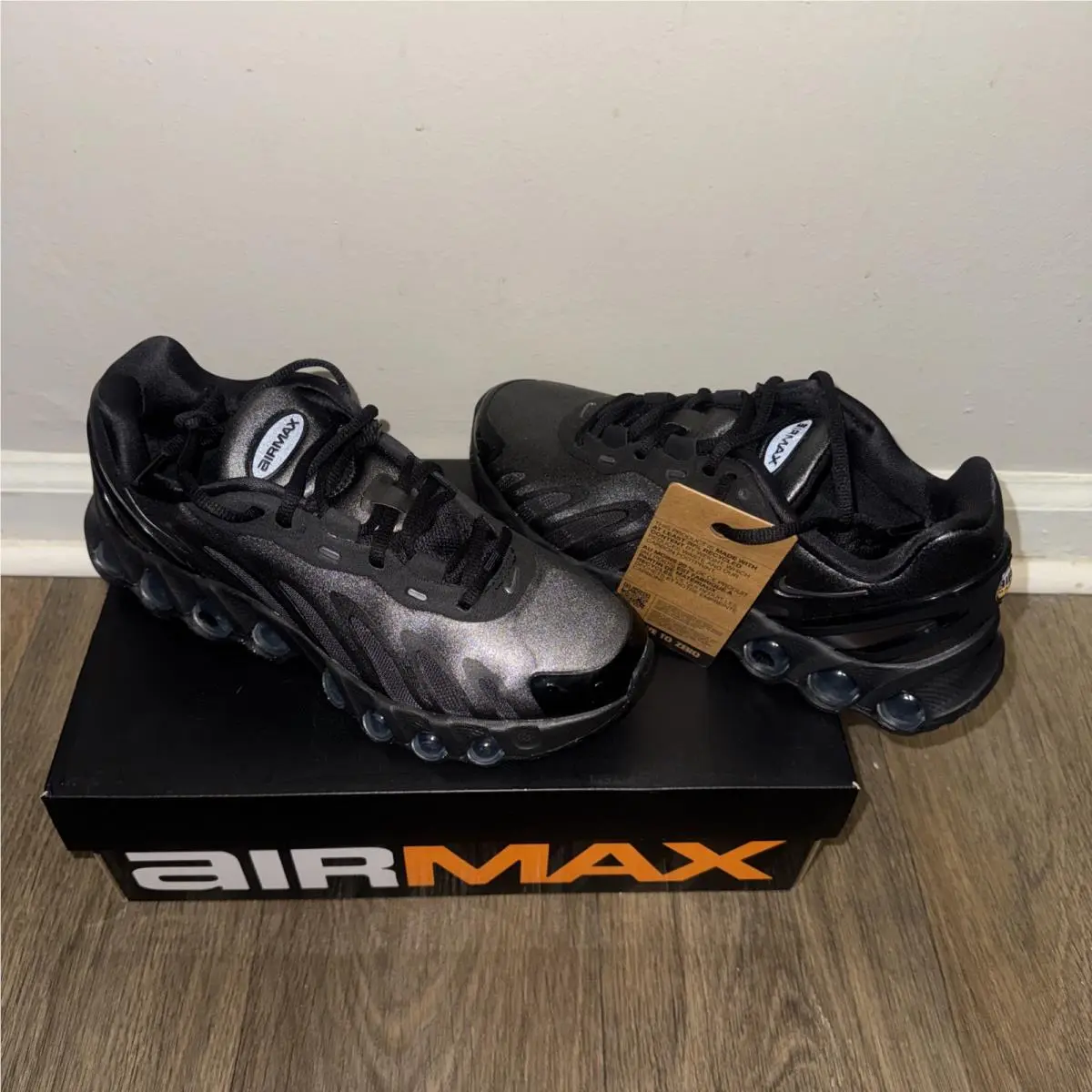 “nike Air Max DN8 Black Metallic Dark Grey - Women Size 8/ Men 6.5