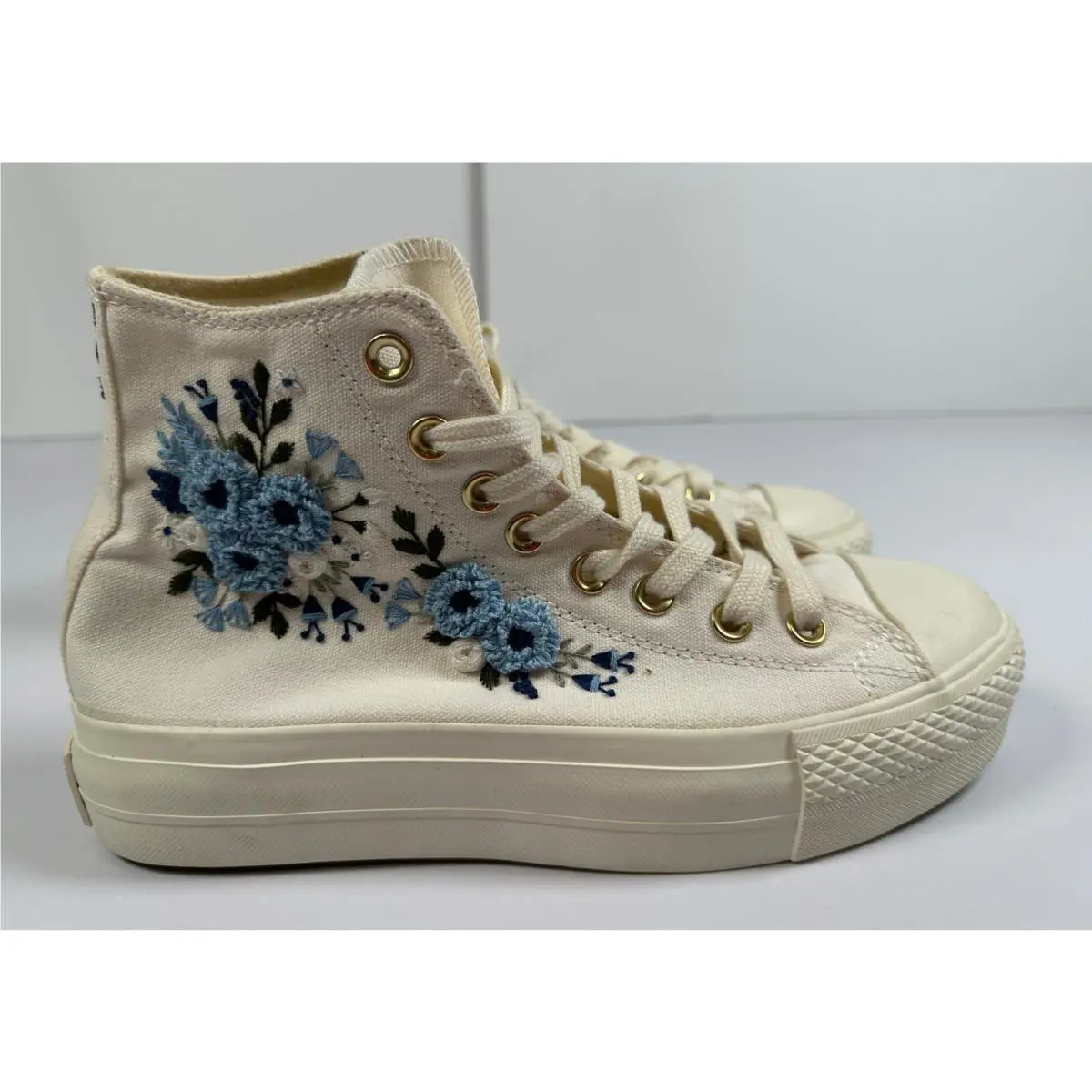 Converse shoes - White 4