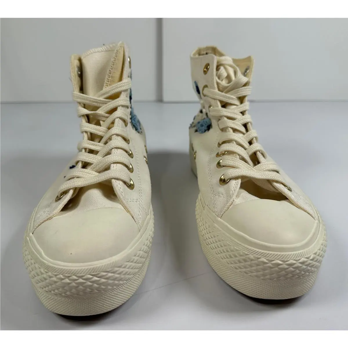Converse shoes - White 1