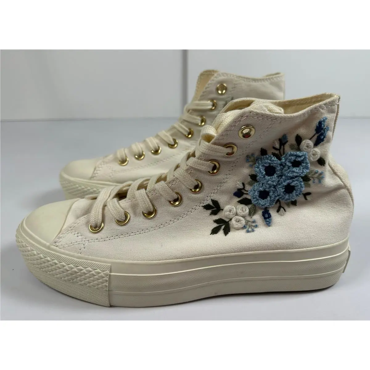Converse shoes - White 2