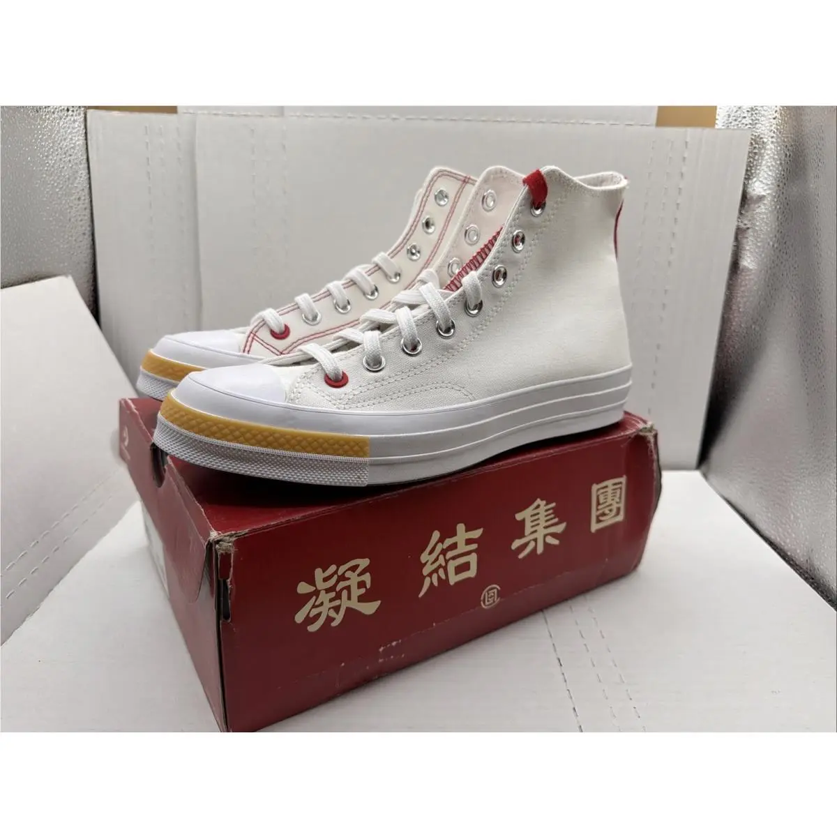 In Mens Size 8 Women’s Size 10- Converse Clot x Chuck 70 High White