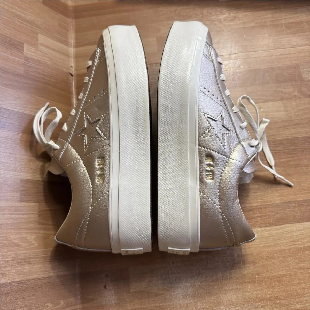 Converse shoes - Converse One Star - One Star - 559924C - Gold 9