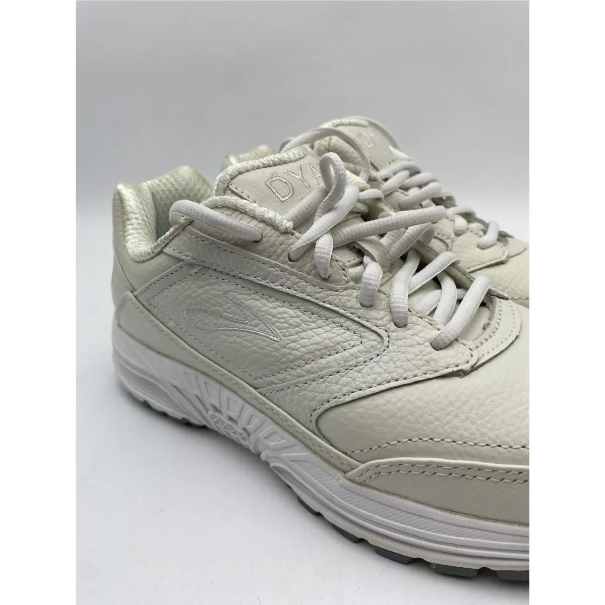Brooks shoes - Brooks Dyad - Dyad - White 1