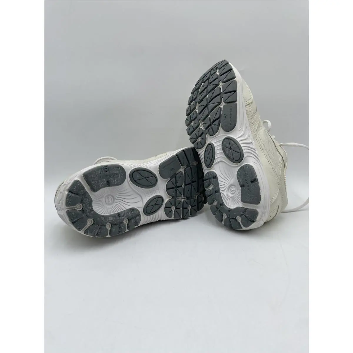 Brooks shoes - Brooks Dyad - Dyad - White 17