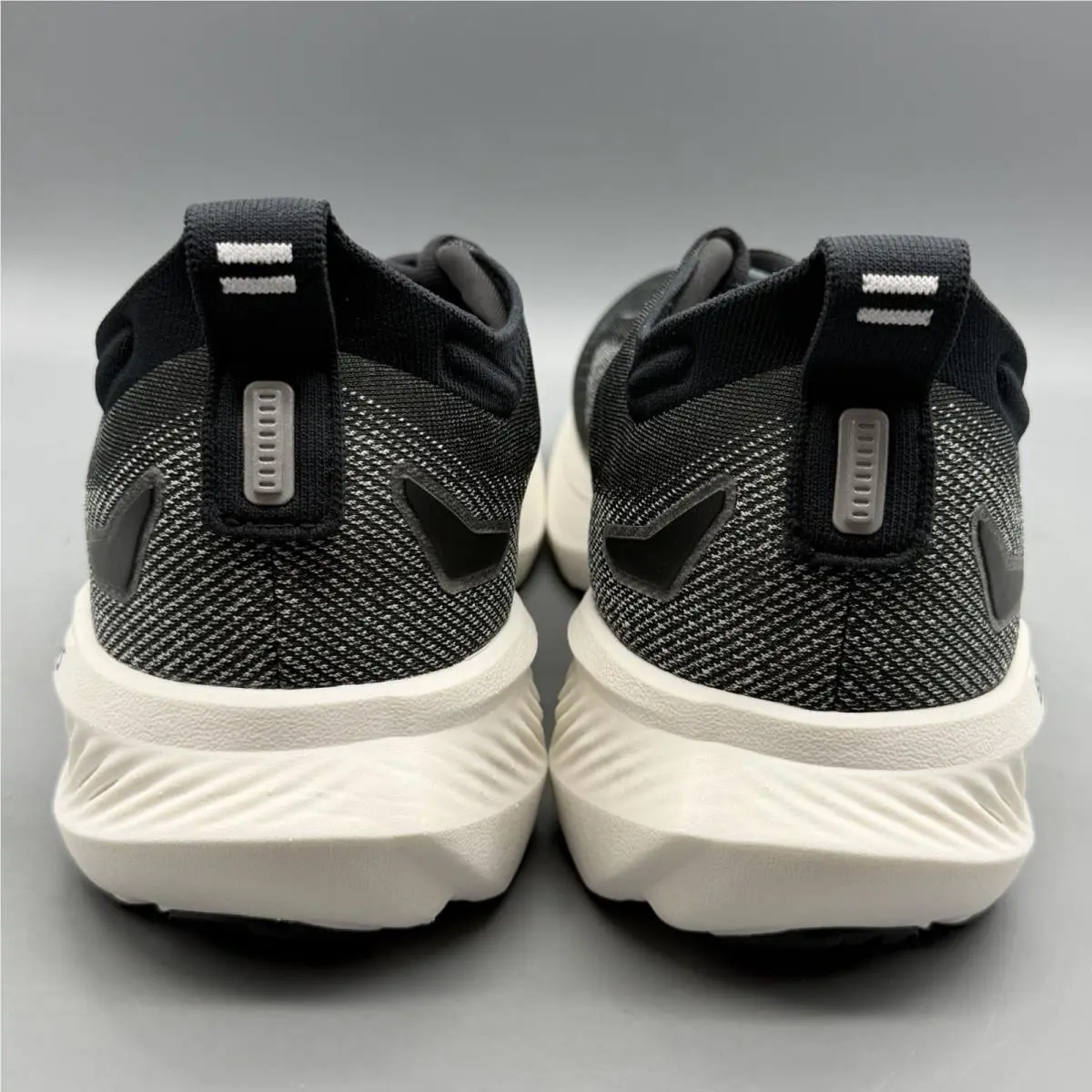 Brooks shoes - Brooks Glycerin 23 - Glycerin - 110476-2E-090 - Black/White/Grey 2