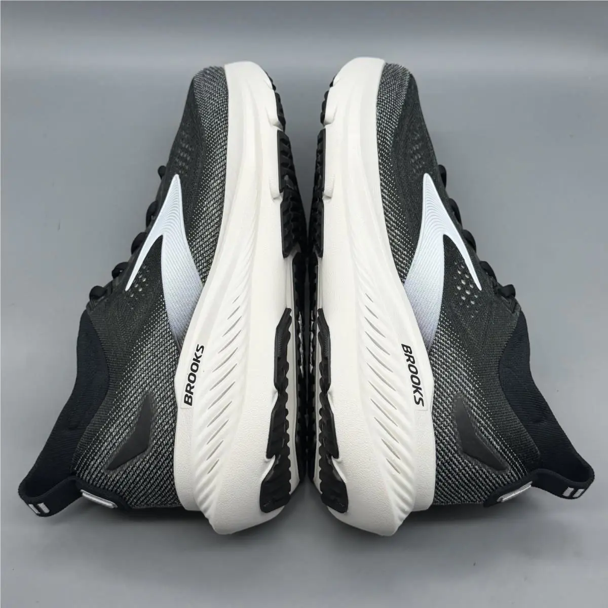 Brooks shoes - Brooks Glycerin 23 - Glycerin - 110476-2E-090 - Black/White/Grey 4