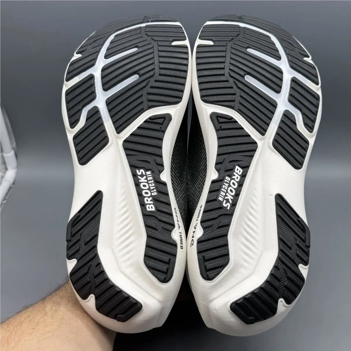 Brooks shoes - Brooks Glycerin 23 - Glycerin - 110476-2E-090 - Black/White/Grey 6