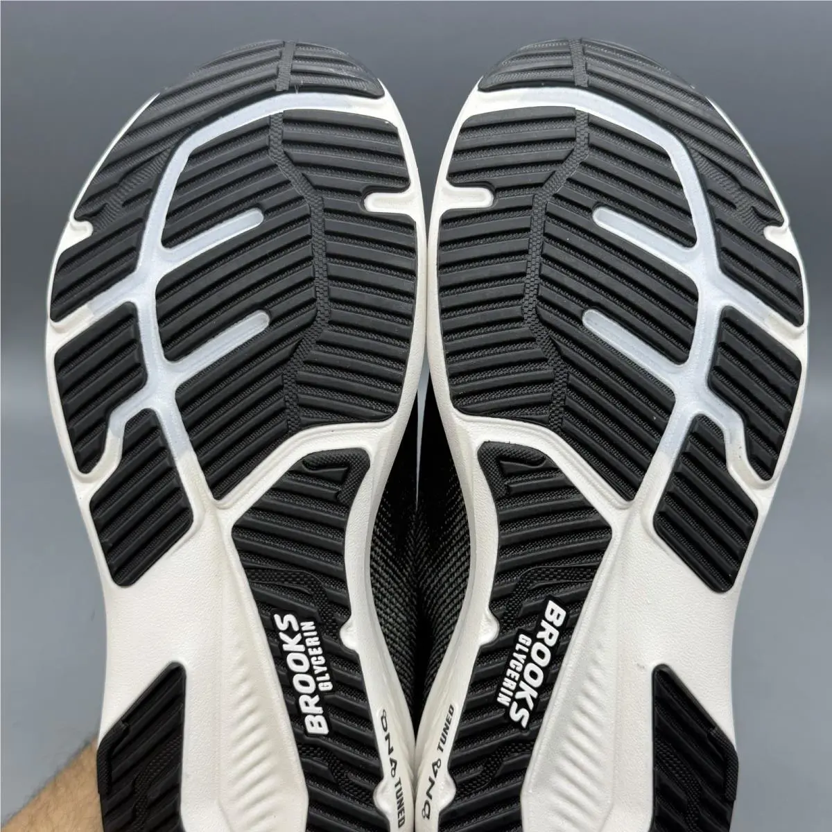 Brooks shoes - Brooks Glycerin 23 - Glycerin - 110476-2E-090 - Black/White/Grey 7