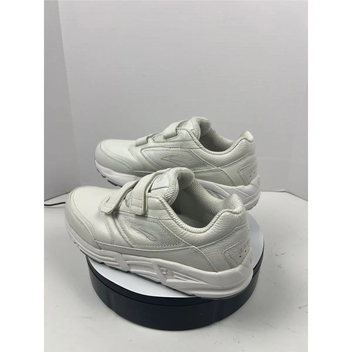 Brooks shoes - Brooks Addiction Walker V-Strap - Addiction Walker - White 1