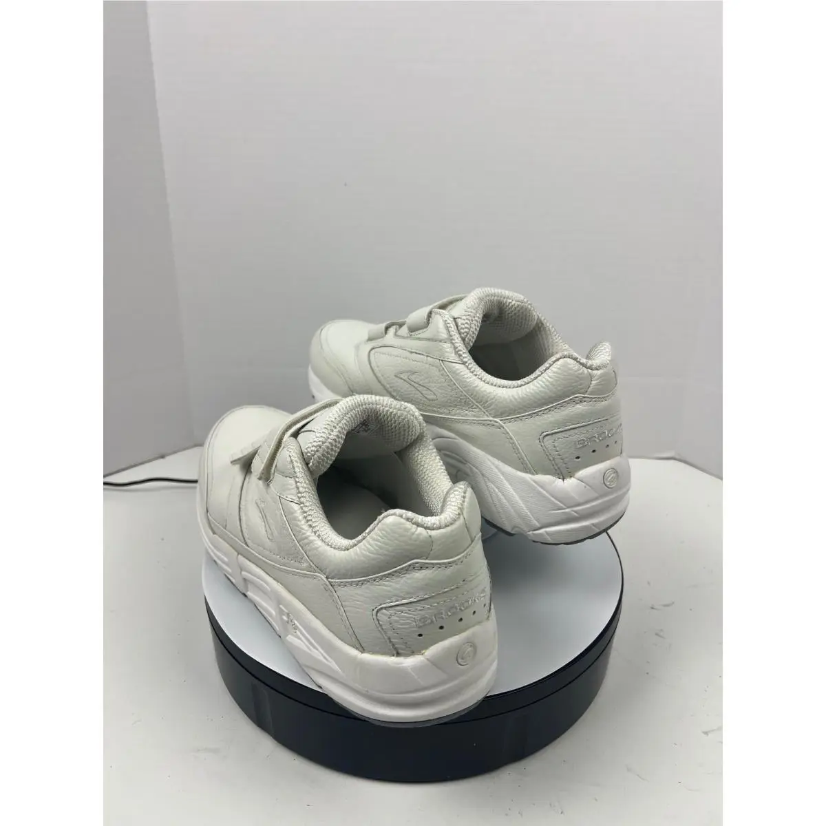 Brooks shoes - Brooks Addiction Walker V-Strap - Addiction Walker - White 2