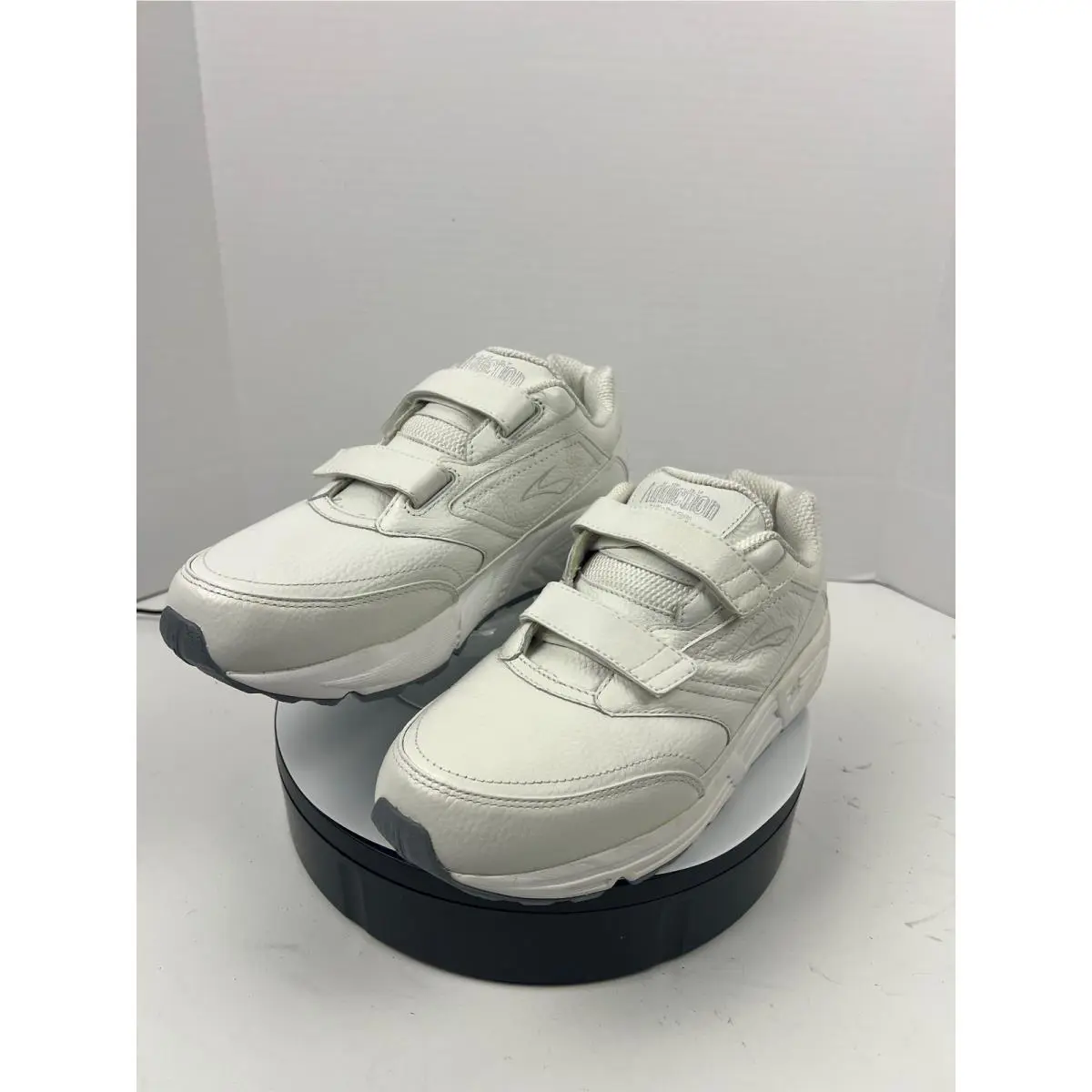 Brooks shoes - Brooks Addiction Walker V-Strap - Addiction Walker - White 3