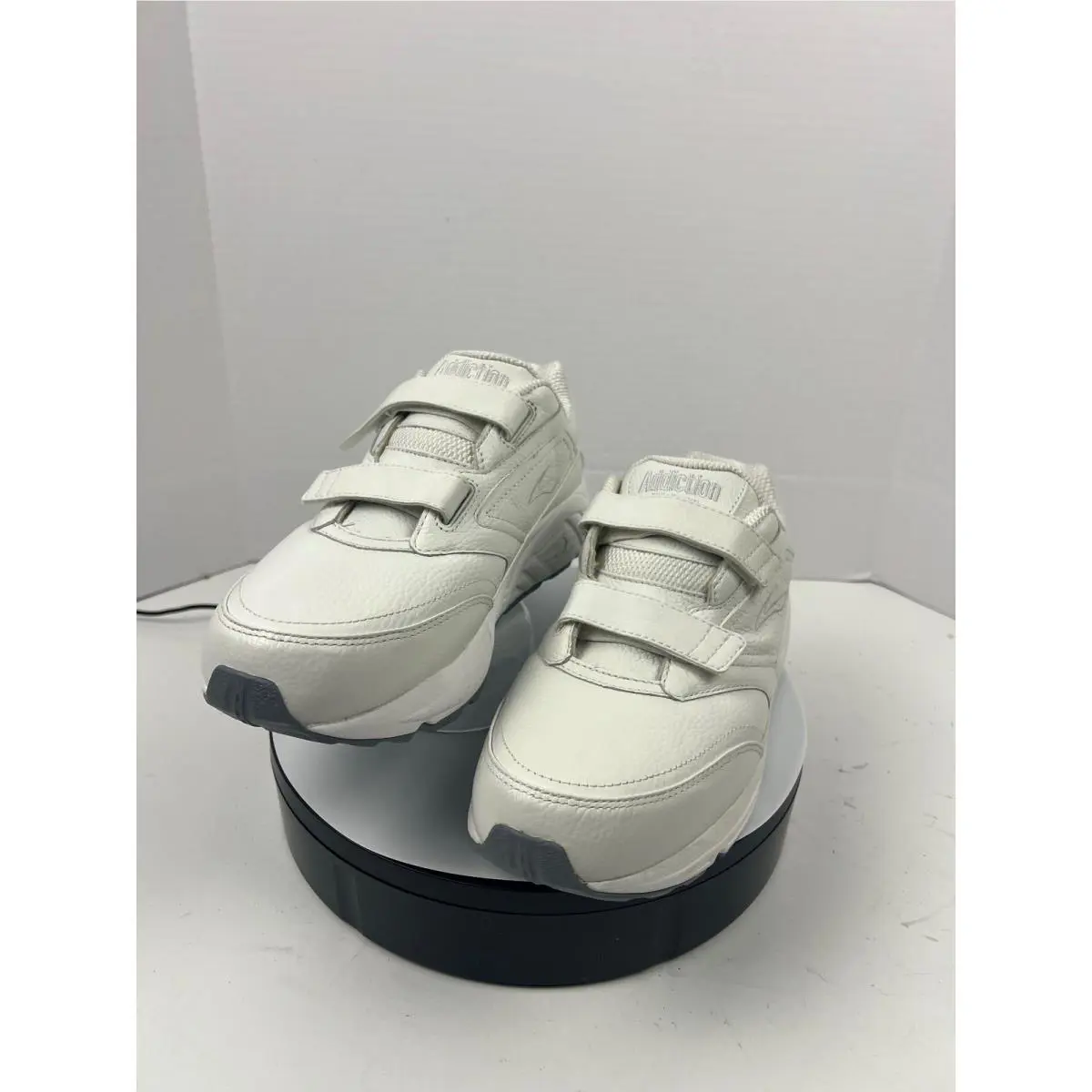 Brooks shoes - Brooks Addiction Walker V-Strap - Addiction Walker - White 4