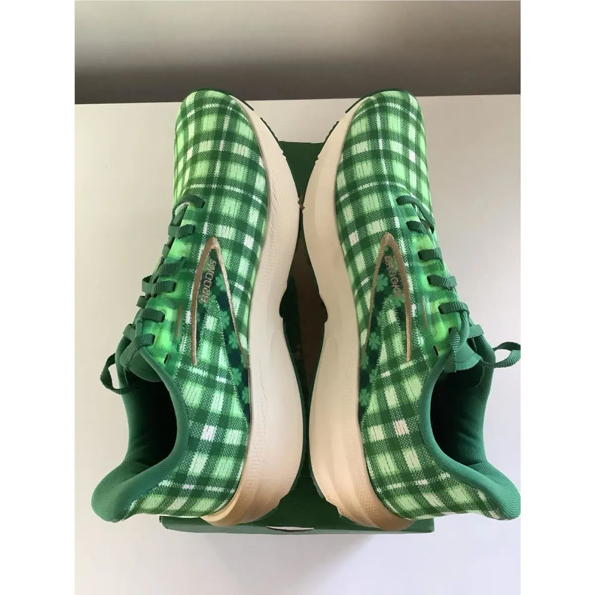 Brooks shoes - Brooks Launch 10 - Launch - Green 1
