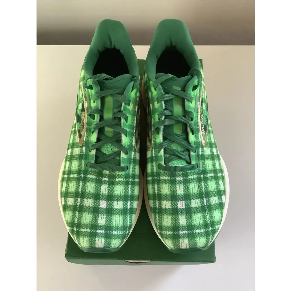 Brooks shoes - Brooks Launch 10 - Launch - Green 2