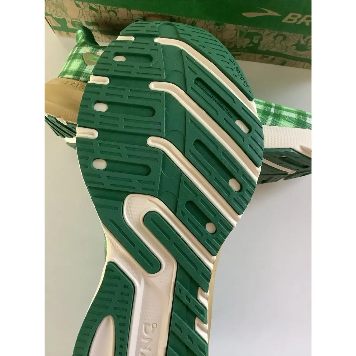 Brooks shoes - Brooks Launch 10 - Launch - Green 4